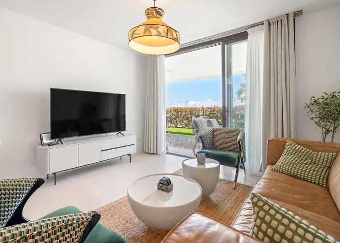 New Build 2bedroom With The Small Private Garden Apartment