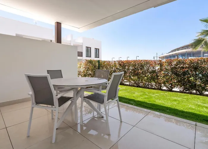 Apartment New Build 2bedroom With The Small Private Garden *