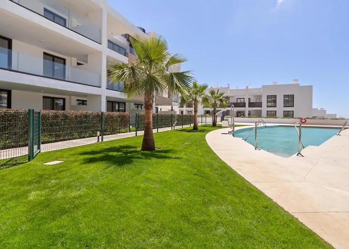 Apartment New Build 2bedroom With The Small Private Garden *