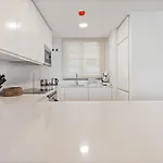 New Build 2bedroom With The Small Private Garden * פואנגירולה