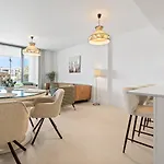 New Build 2bedroom With The Small Private Garden פואנגירולה