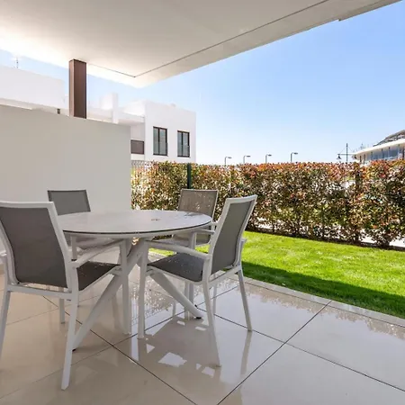 Apartment New Build 2bedroom With The Small Private Garden *